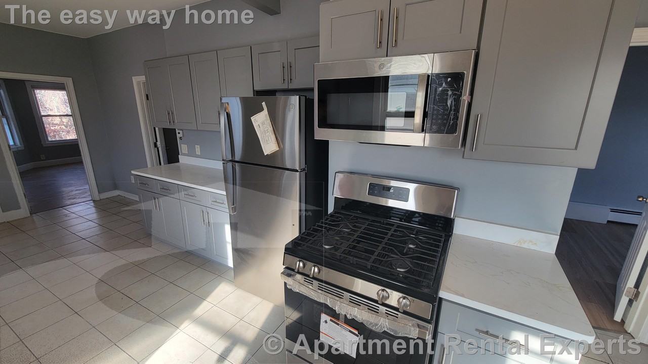 137 Willow St #3 - Photo 5 of 6