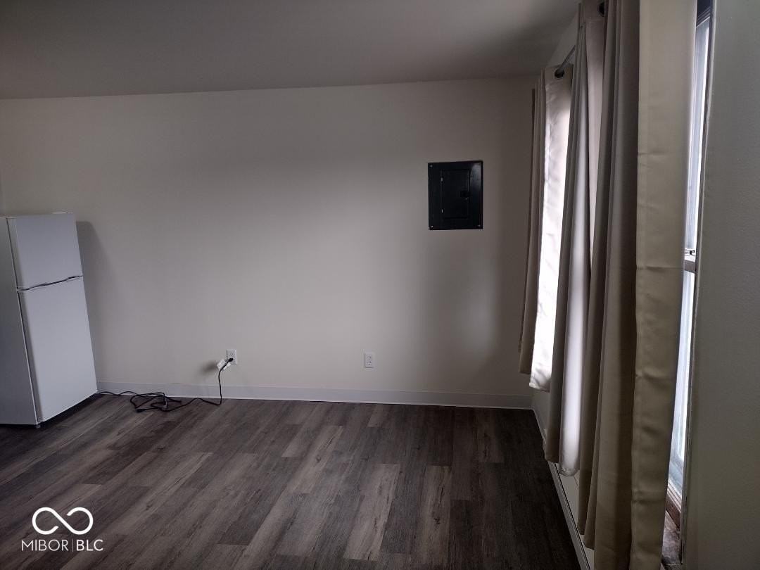 125 W Chestnut St - Photo 3 of 9