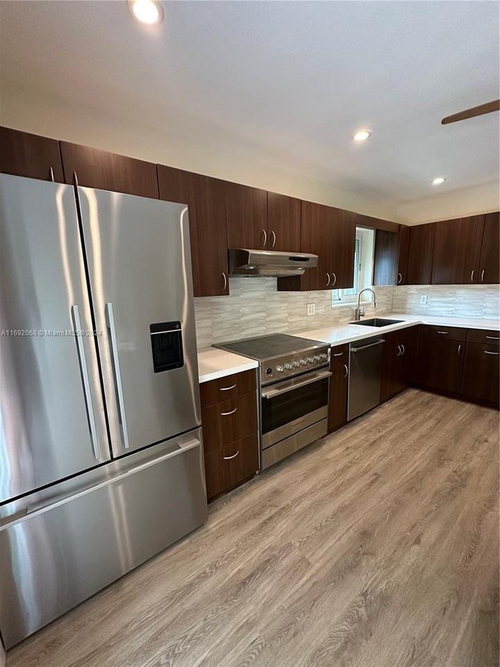 407 Se 4th Ter #407 - Photo 3 of 8