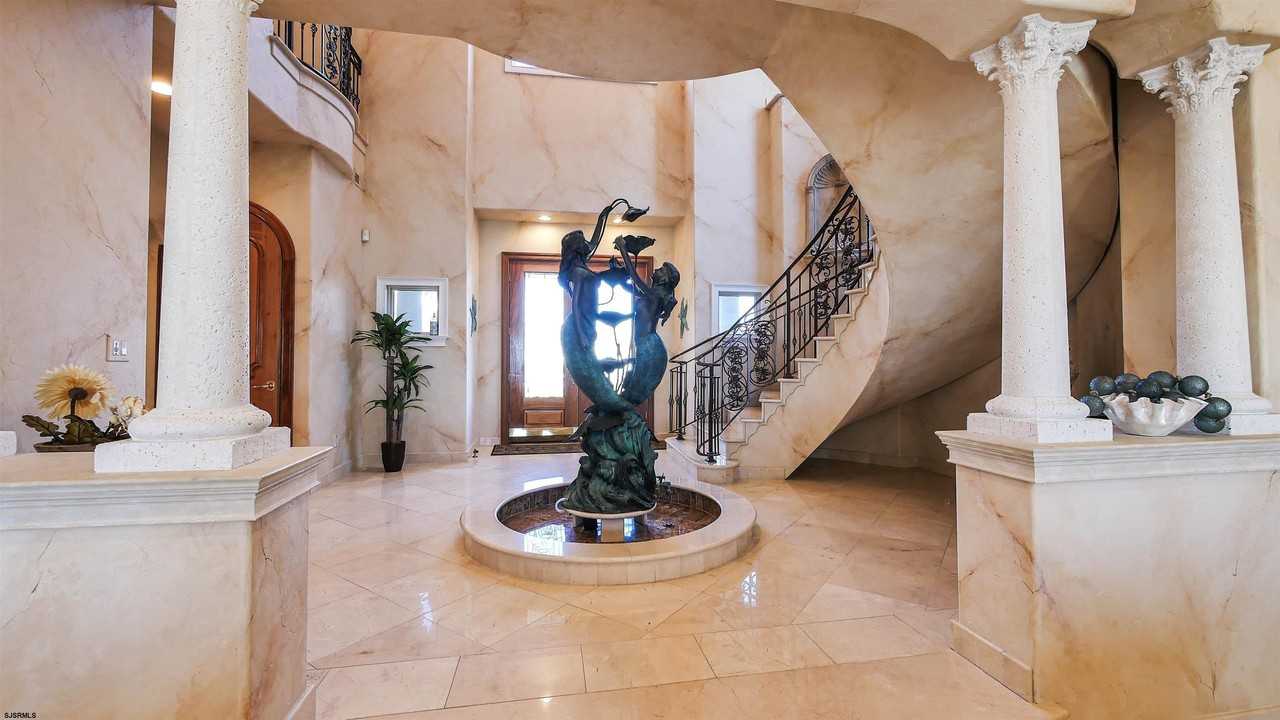 530 W Shore Dr - Photo 4 of 50