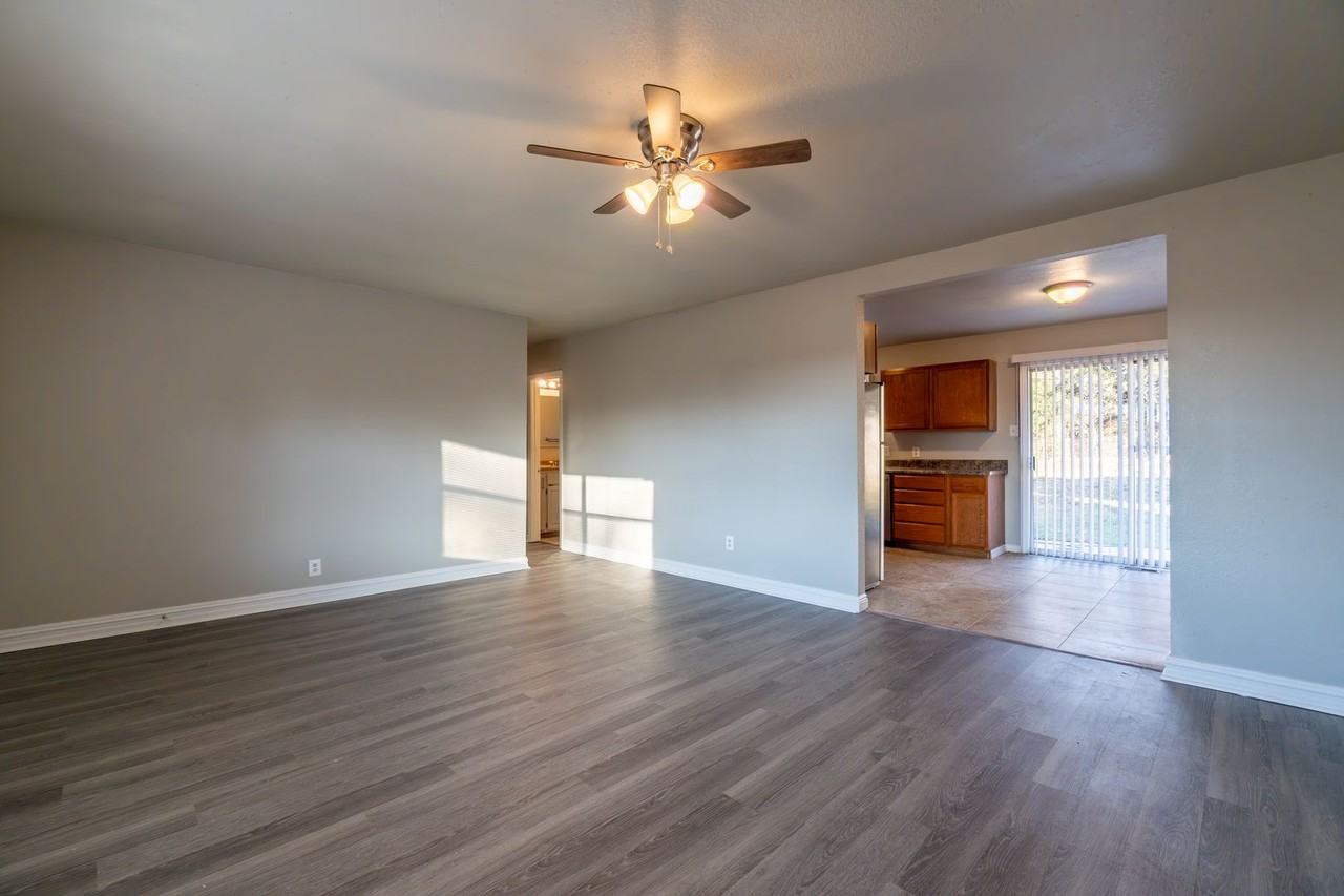 2700 Iris Way - Photo 3 of 16
