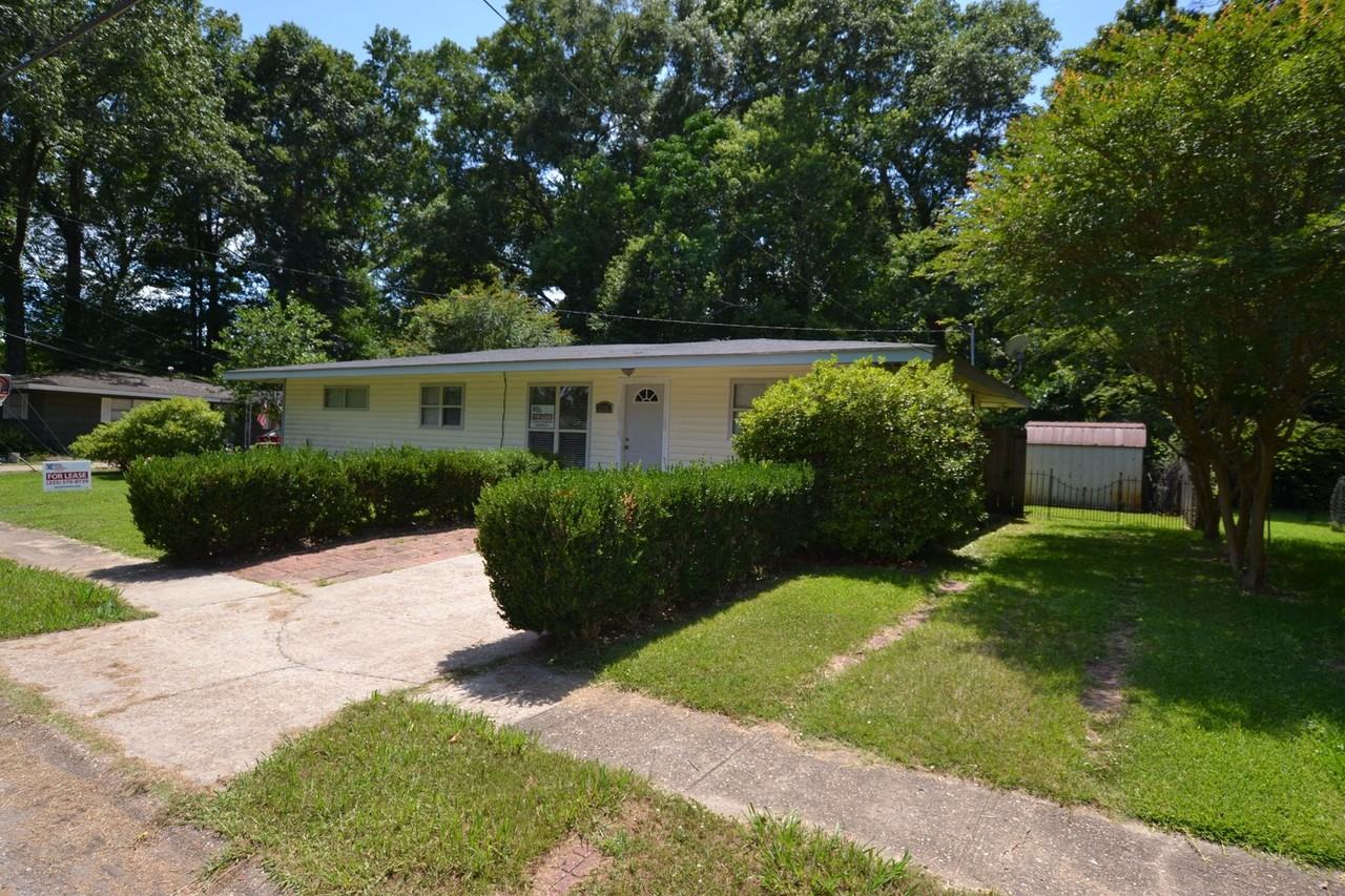 5235 Pine St - Photo 3 of 38