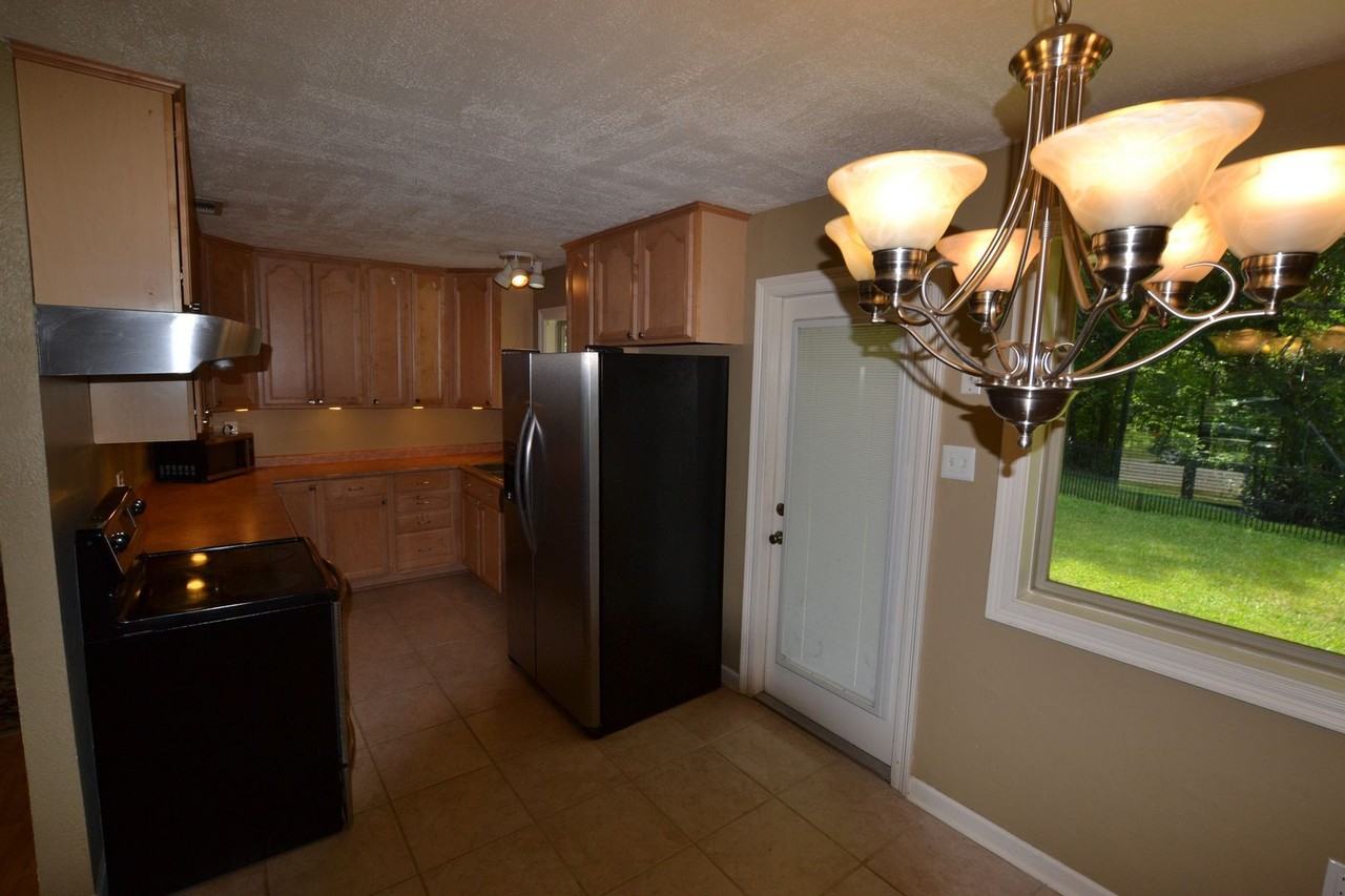 5235 Pine St - Photo 3 of 38