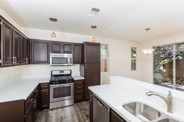 135 Alicia Way - Photo 4 of 8