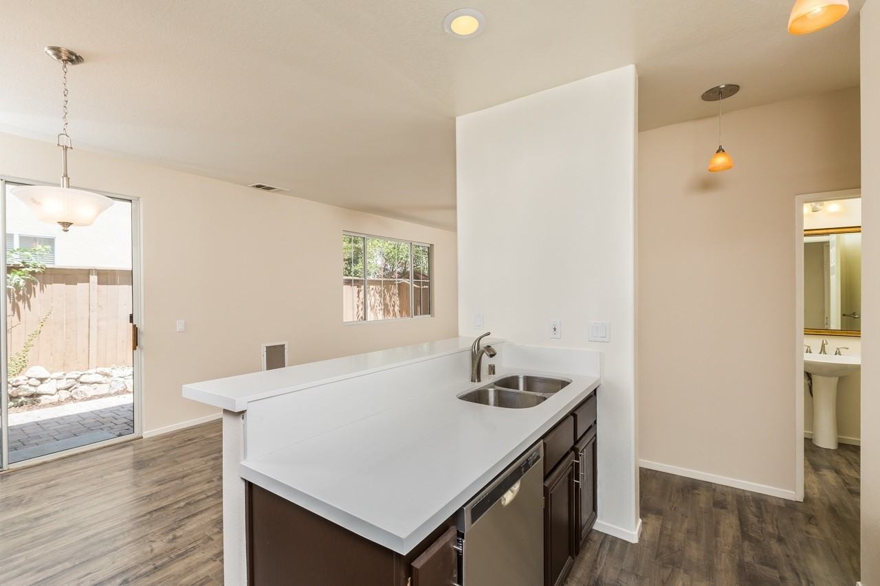 135 Alicia Way - Photo 5 of 8
