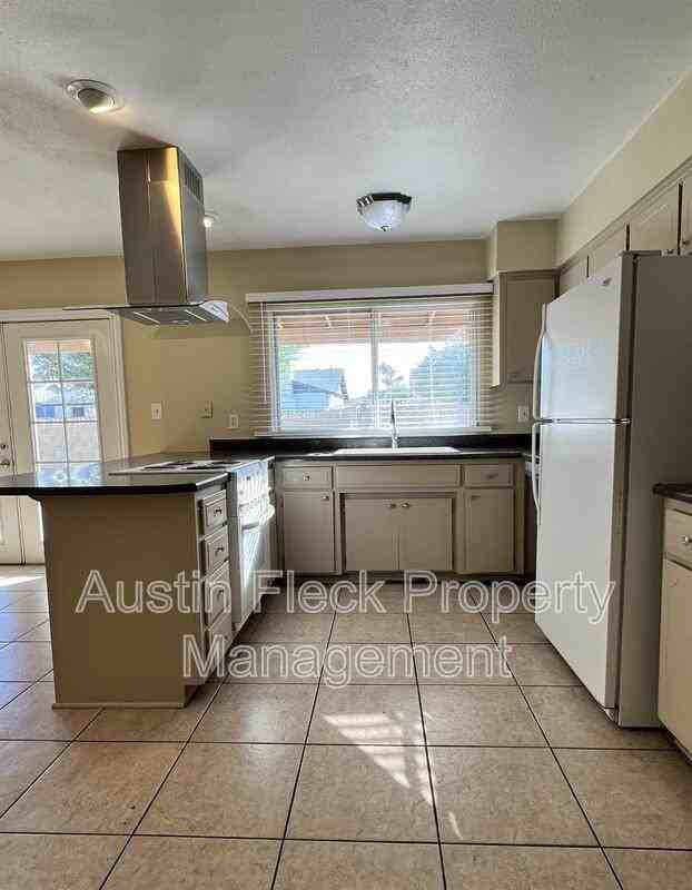 2021 E Oxford Dr - Photo 2 of 14