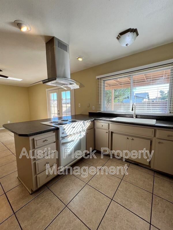 2021 E Oxford Dr - Photo 3 of 14