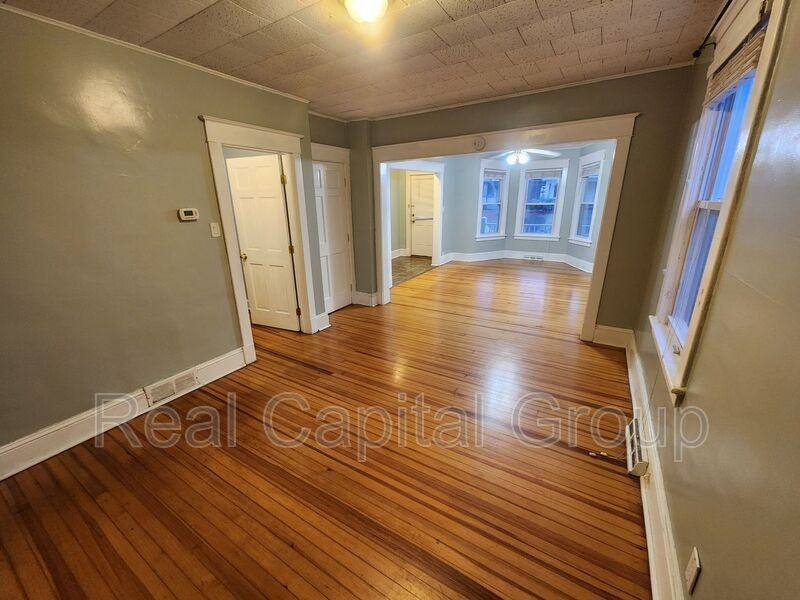 806 Park Ave #1 - Photo 7 of 16