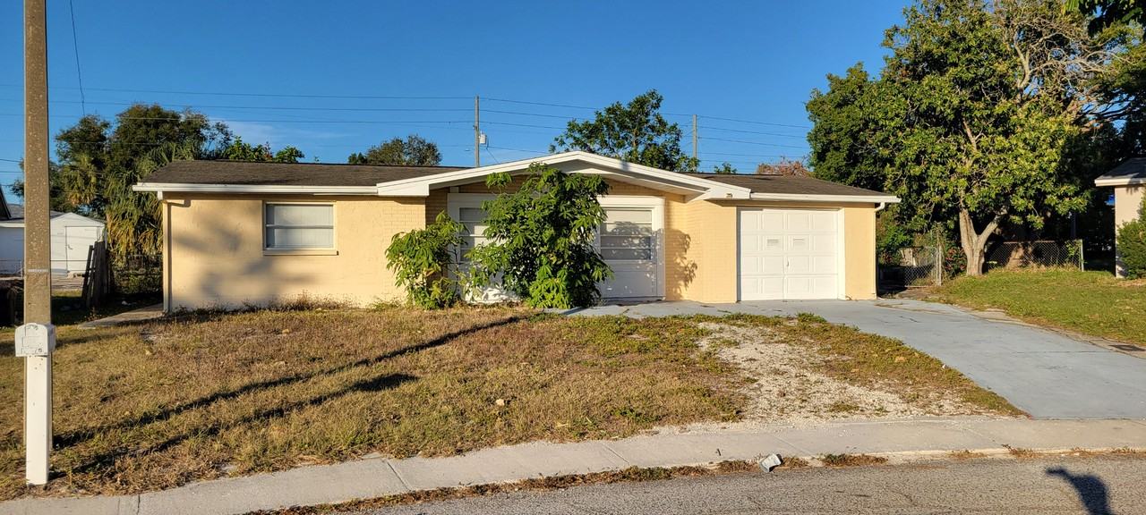 4438 Shoreline Dr - Photo 2 of 21