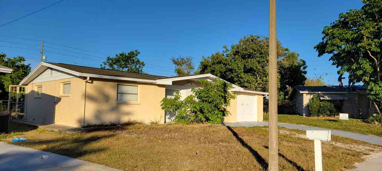 4438 Shoreline Dr - Photo 3 of 21