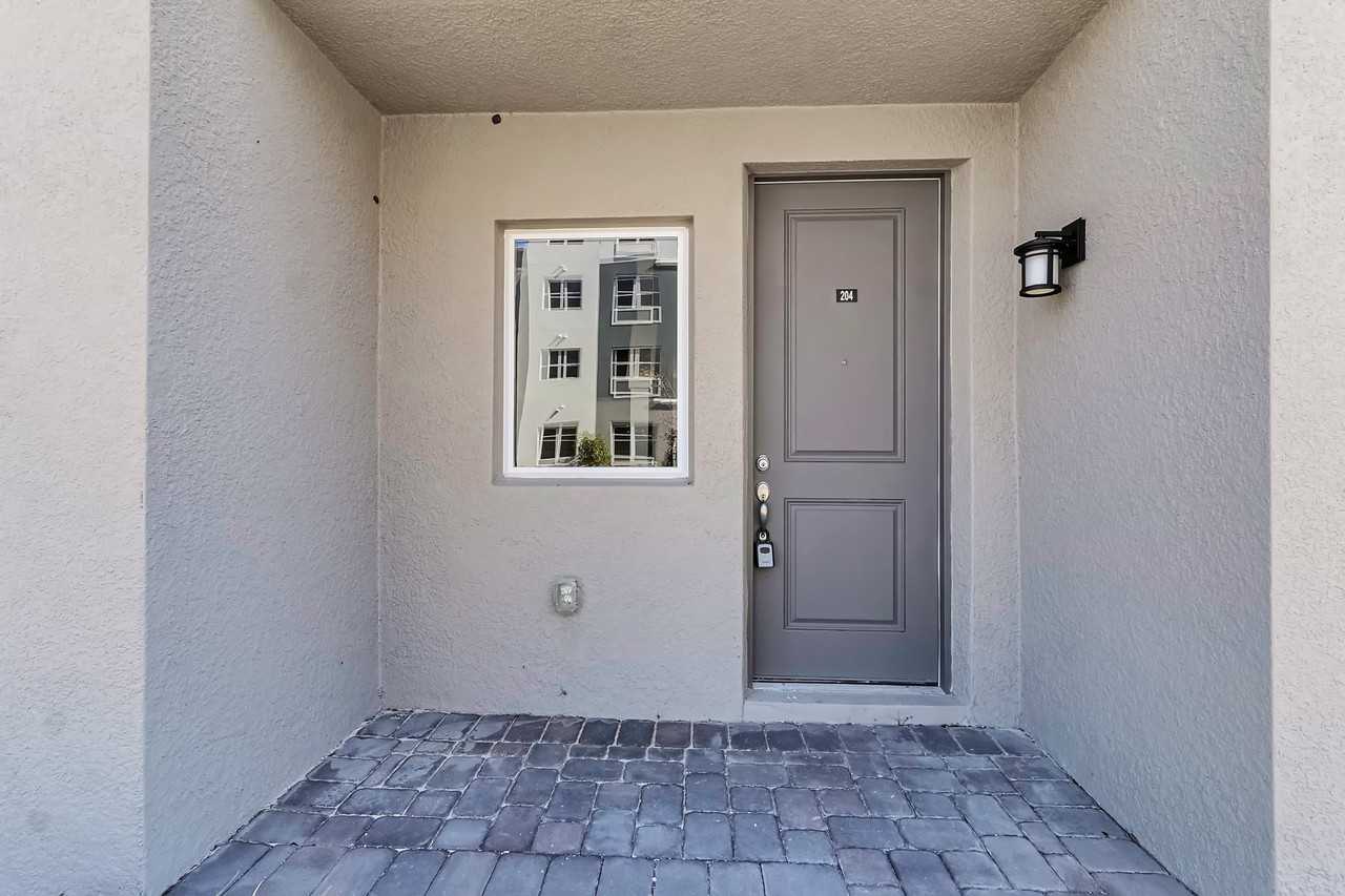 1205 Southstation Pl #204 - Photo 4 of 32