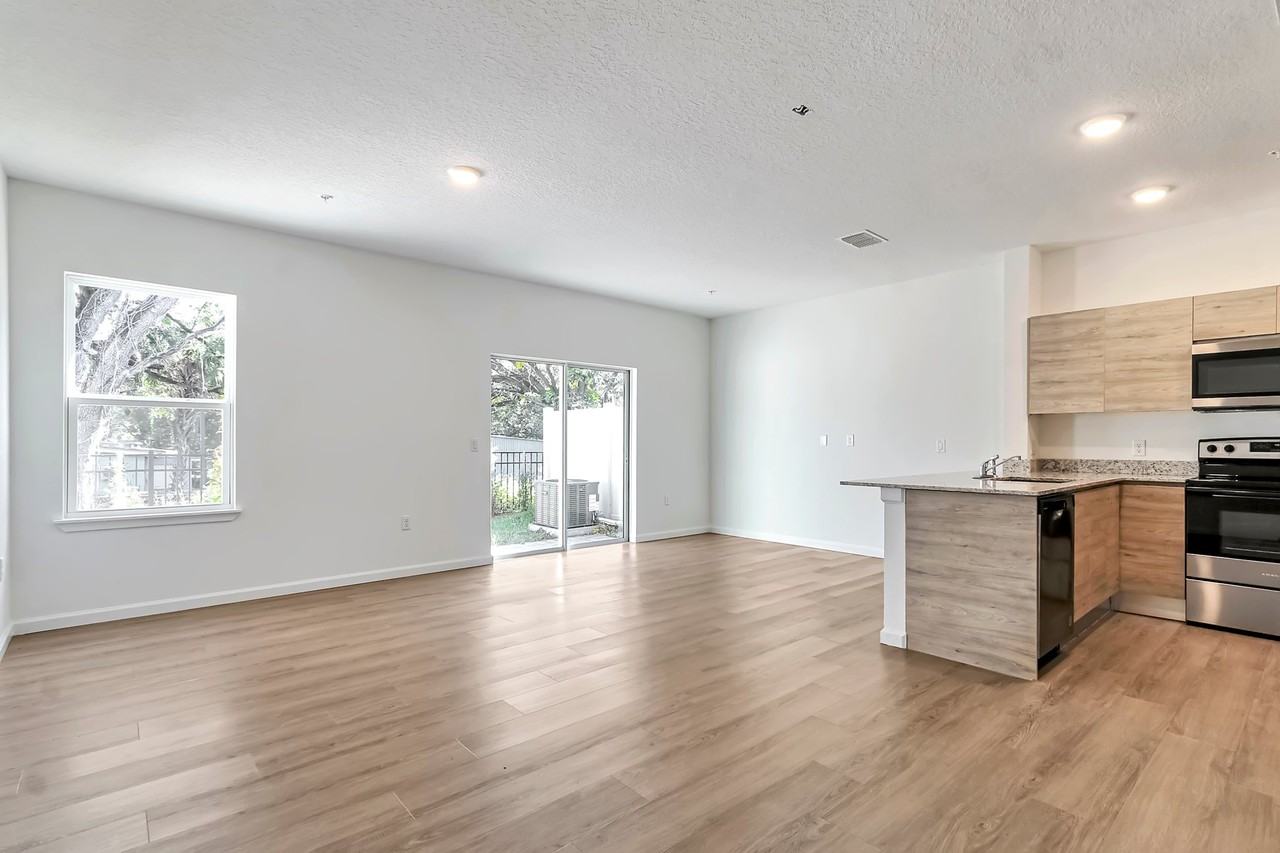 1205 Southstation Pl #204 - Photo 6 of 32