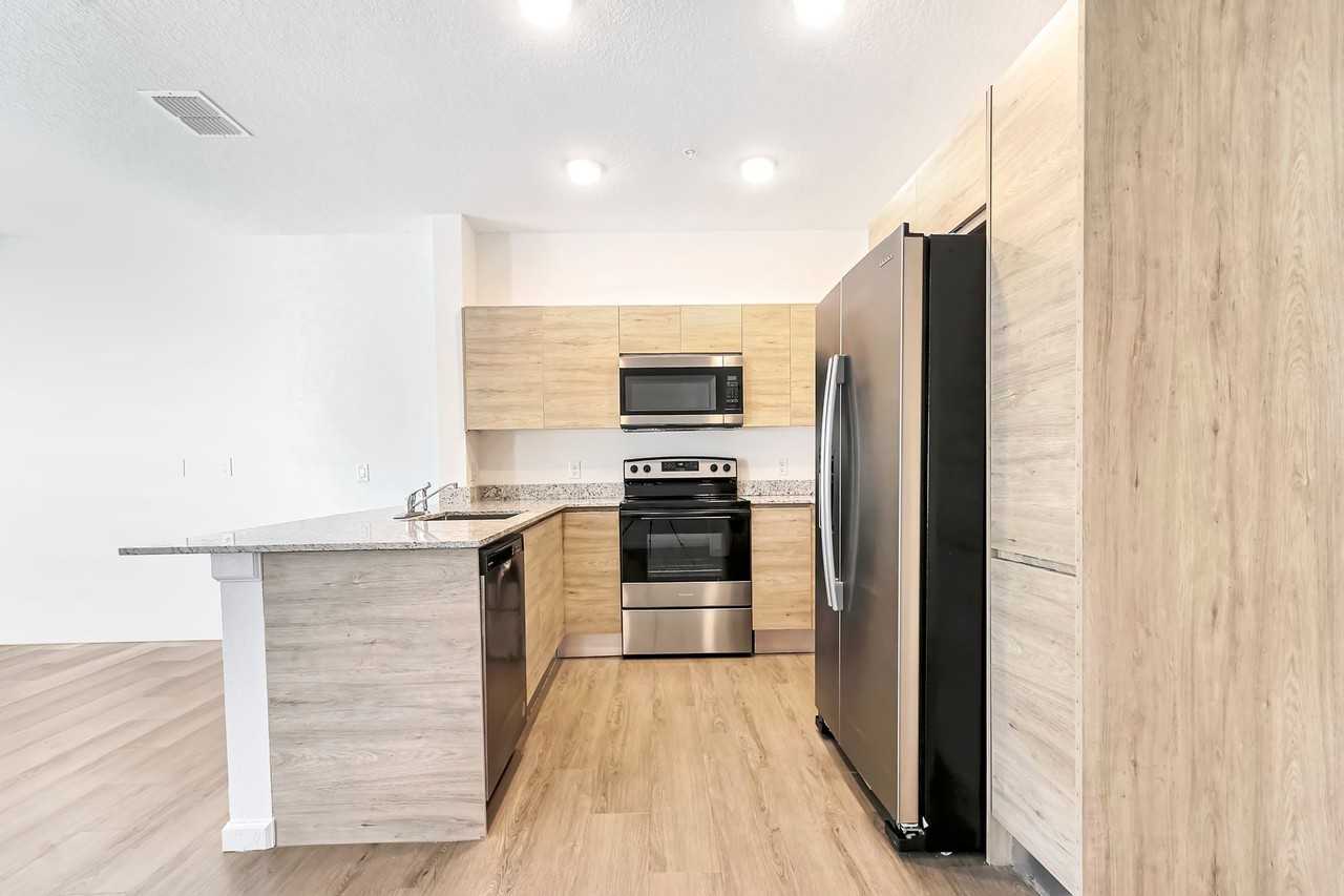 1205 Southstation Pl #204 - Photo 7 of 32