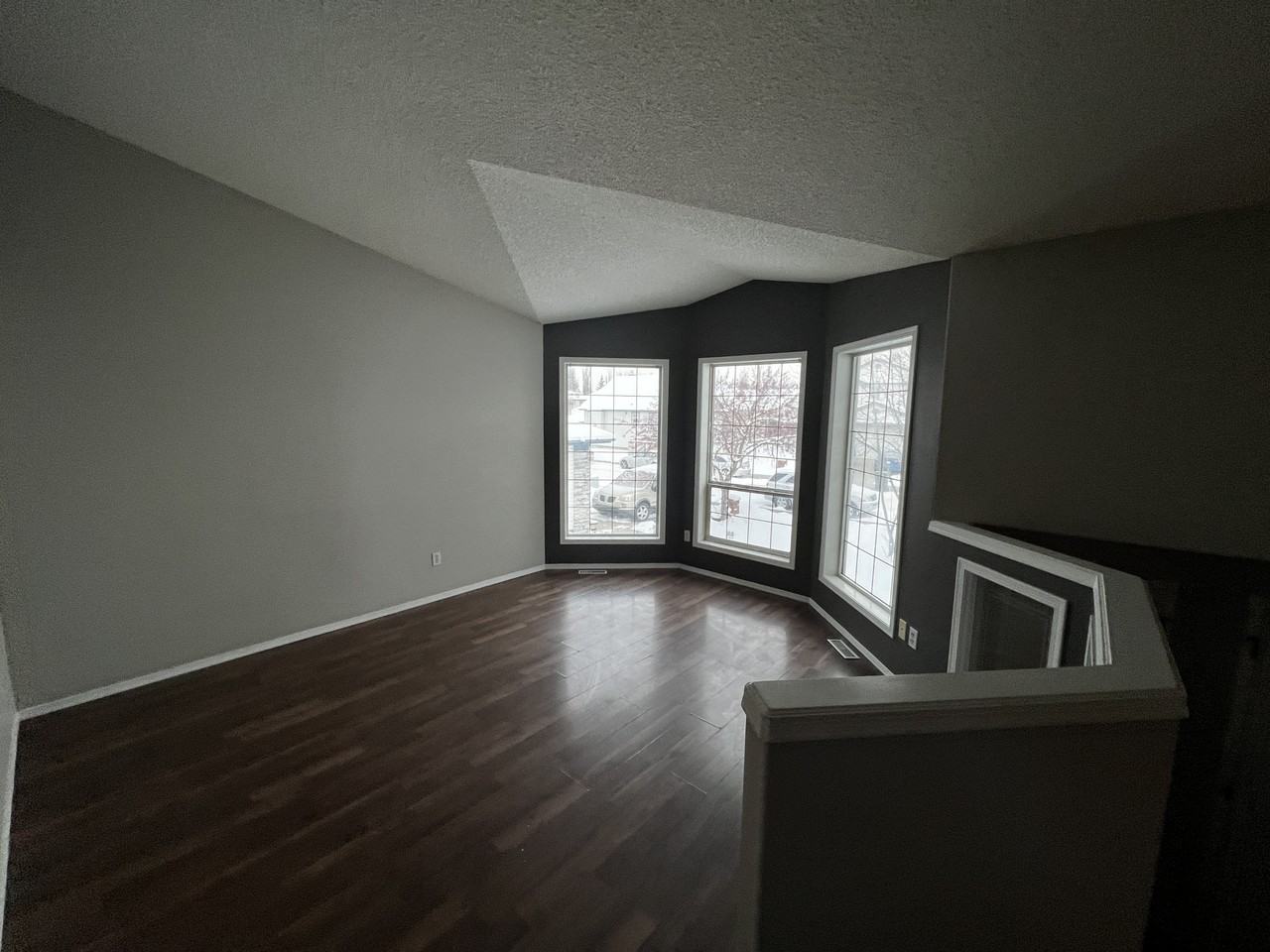 2849 41 Ave Nw - Photo 3 of 17