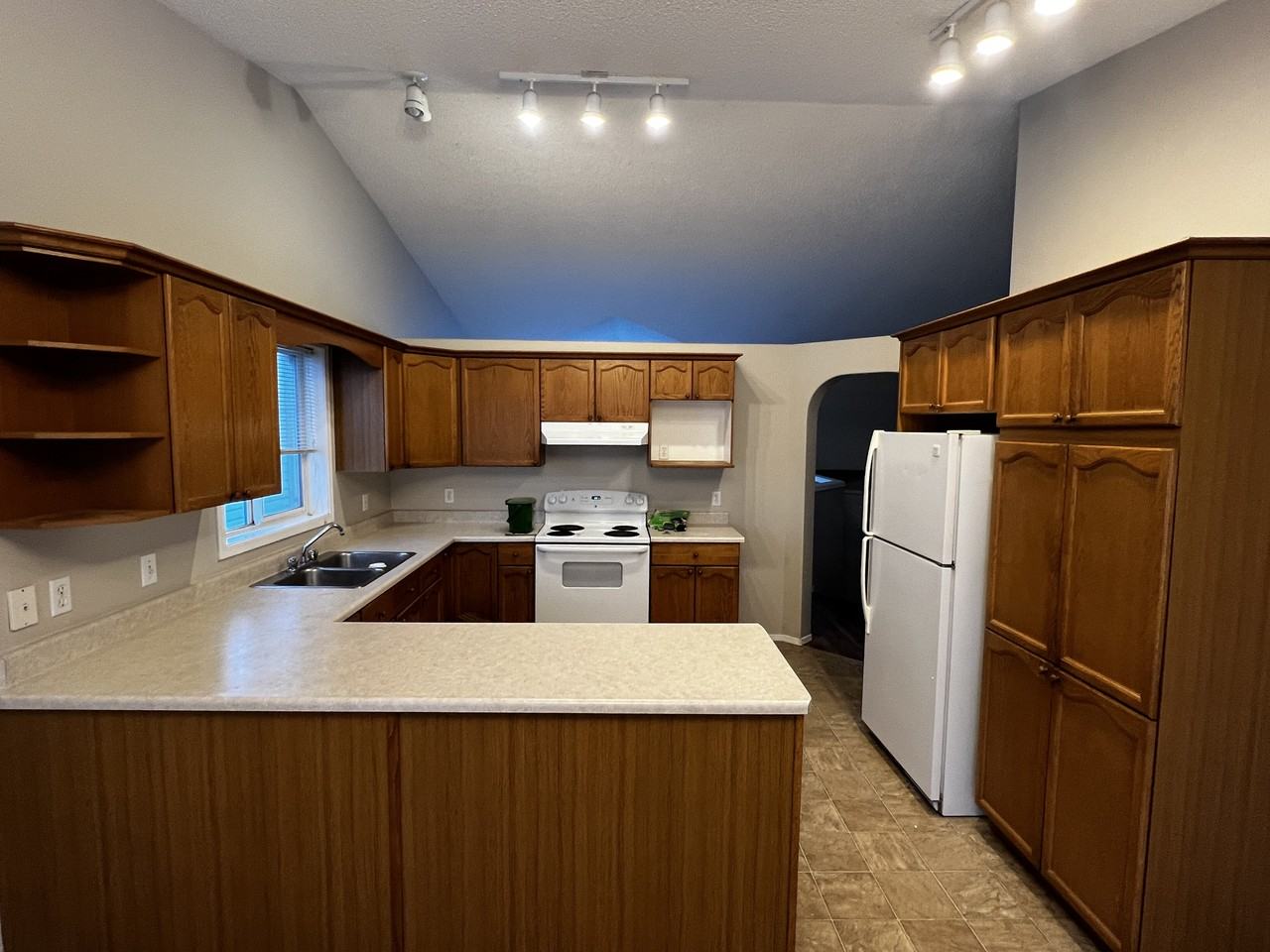 2849 41 Ave Nw - Photo 5 of 17