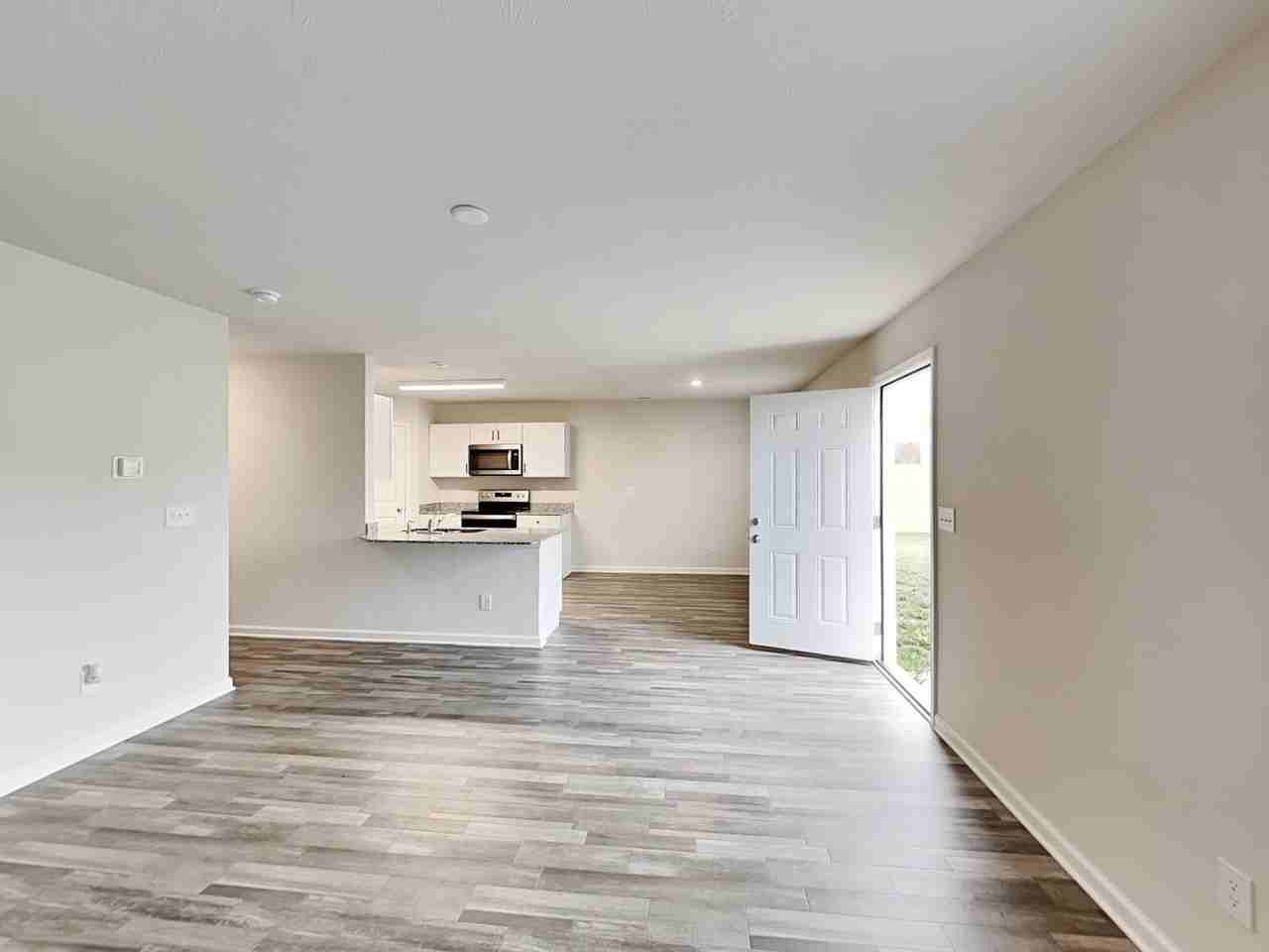 2905 Shasta Dr - Photo 2 of 21