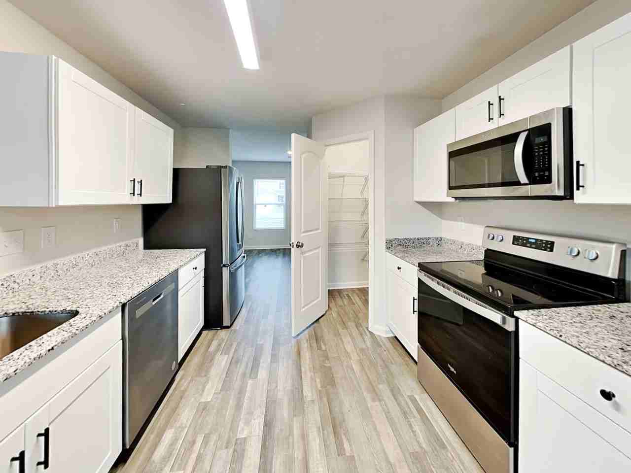 2905 Shasta Dr - Photo 3 of 21