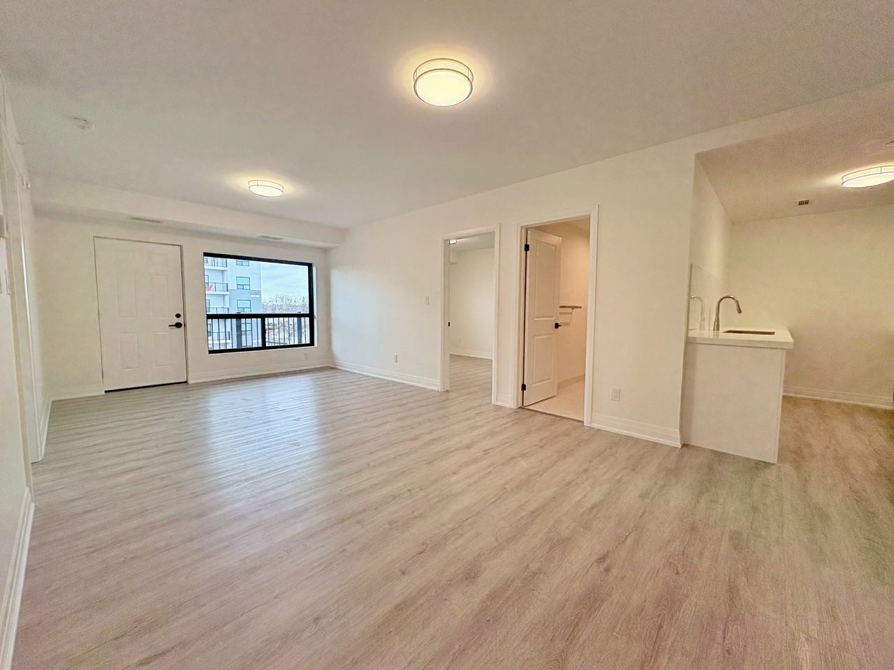 425 Stella Cres - Photo 3 of 30