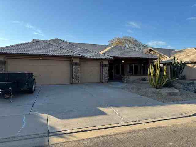 660 N Alder Dr - Photo 3 of 16