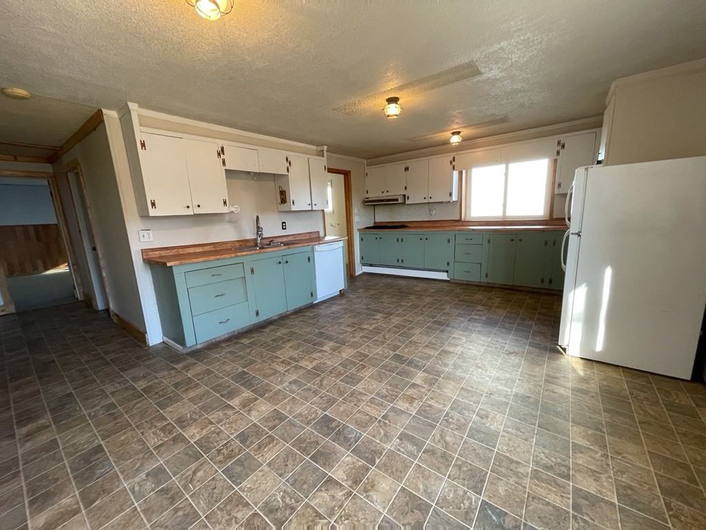1602 32nd St - Photo 2 of 11