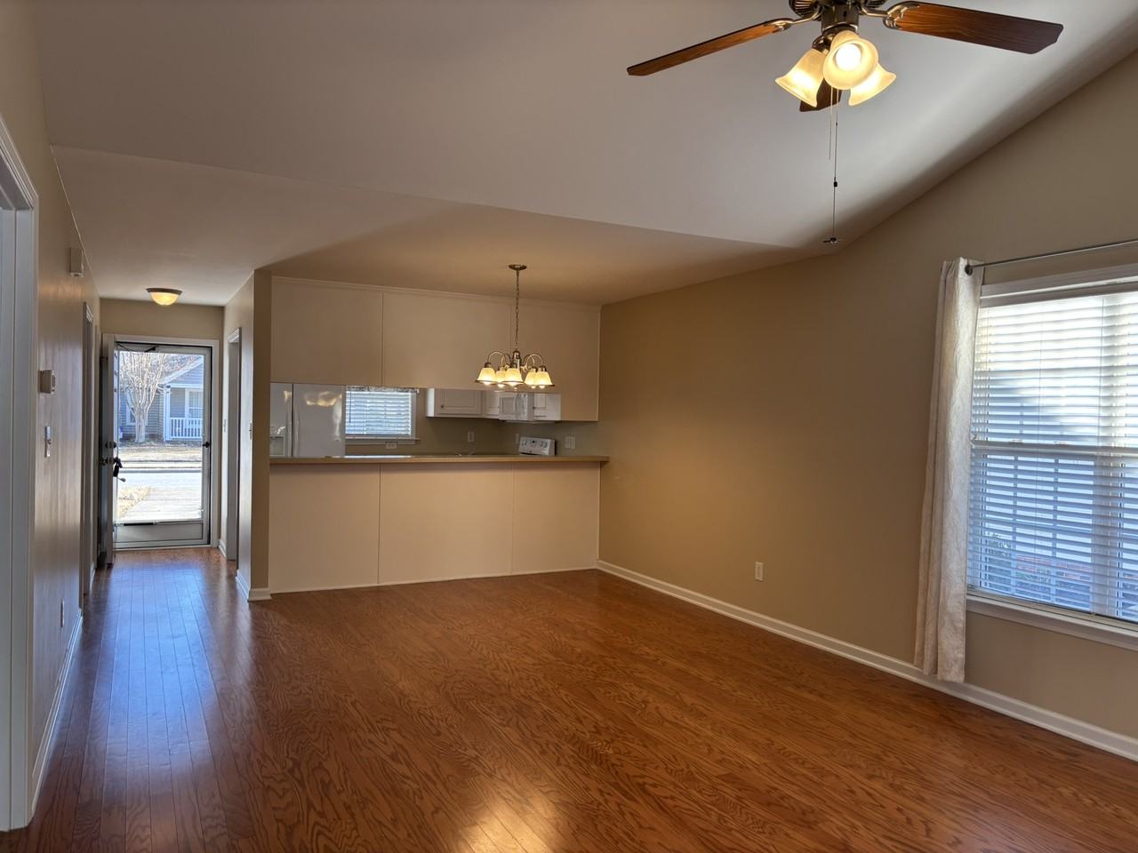 127 W Moss Creek Dr - Photo 3 of 11