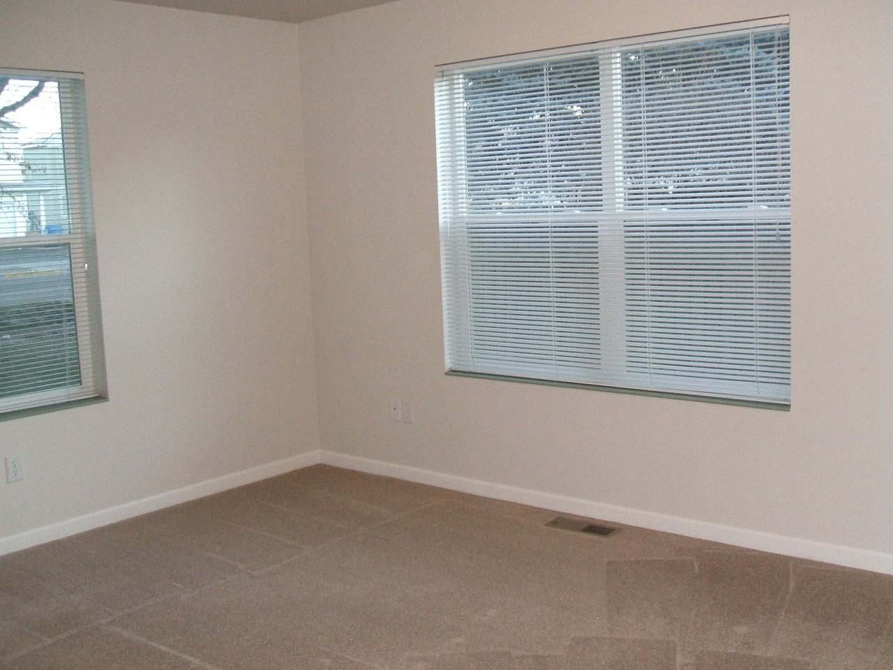 116 N Grant St - Photo 3 of 5