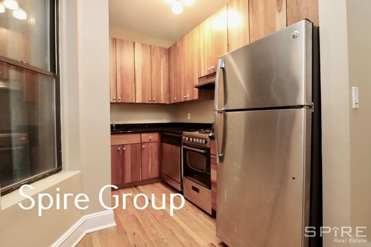 501 W 47th St #3W - Photo 3 of 13