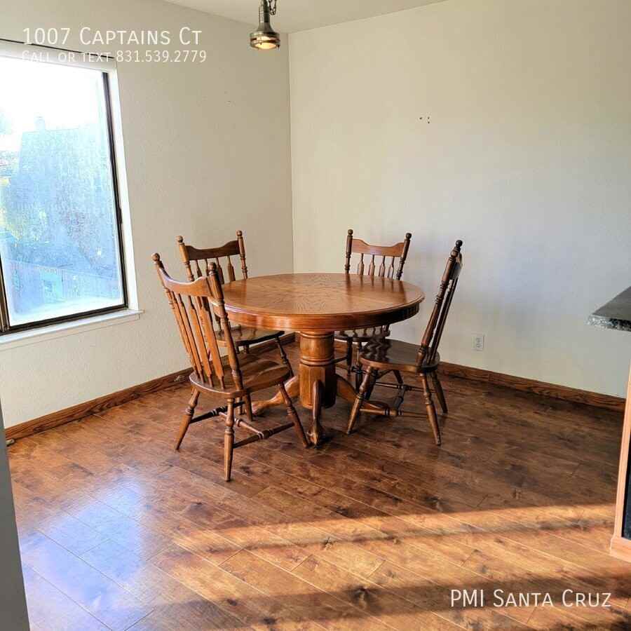 1007 Captains Ct - Photo 3 of 11