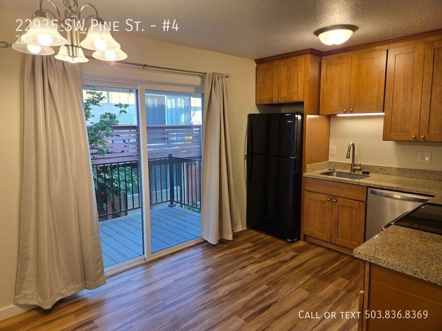 22935 Sw Pine St #4 - Photo 3 of 10