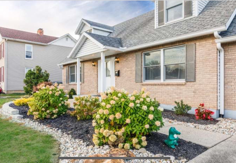 8 Robinson Dr - Photo 2 of 20