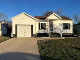 featured image of 464 N Maple St