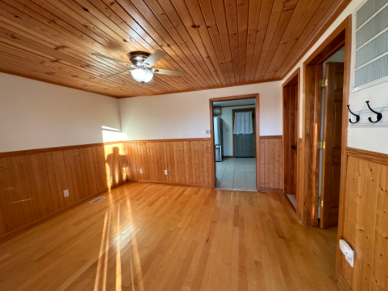 464 N Maple St - Photo 2 of 11