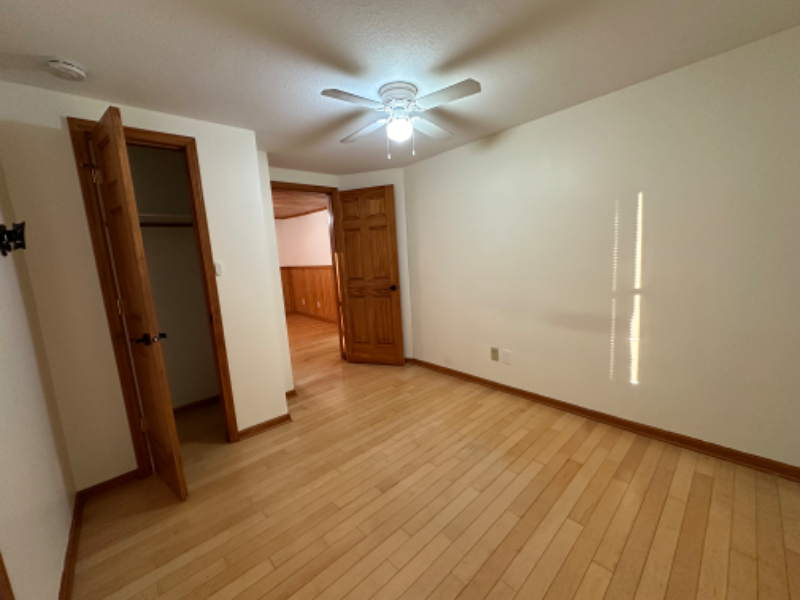 464 N Maple St - Photo 5 of 11