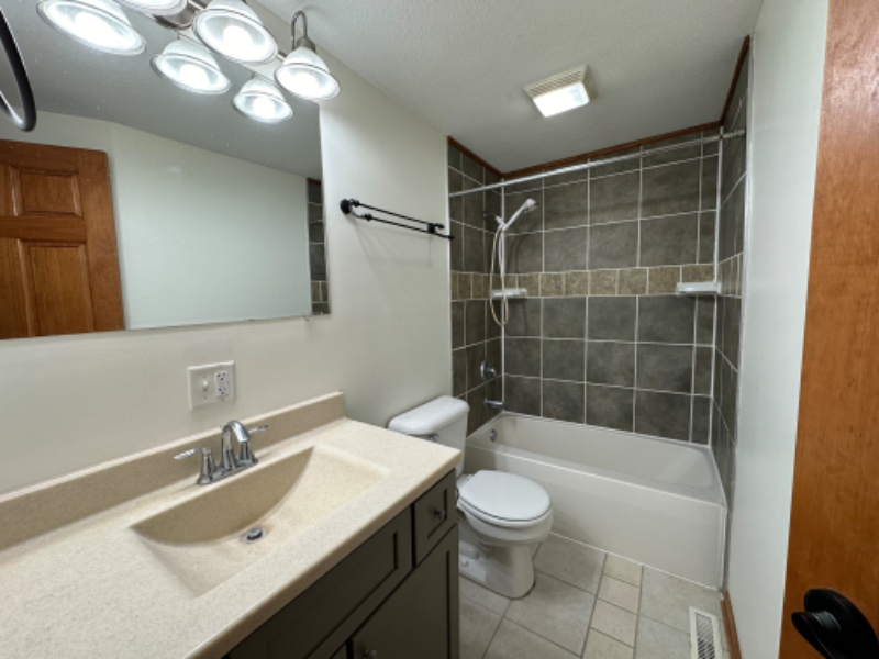 464 N Maple St - Photo 6 of 11