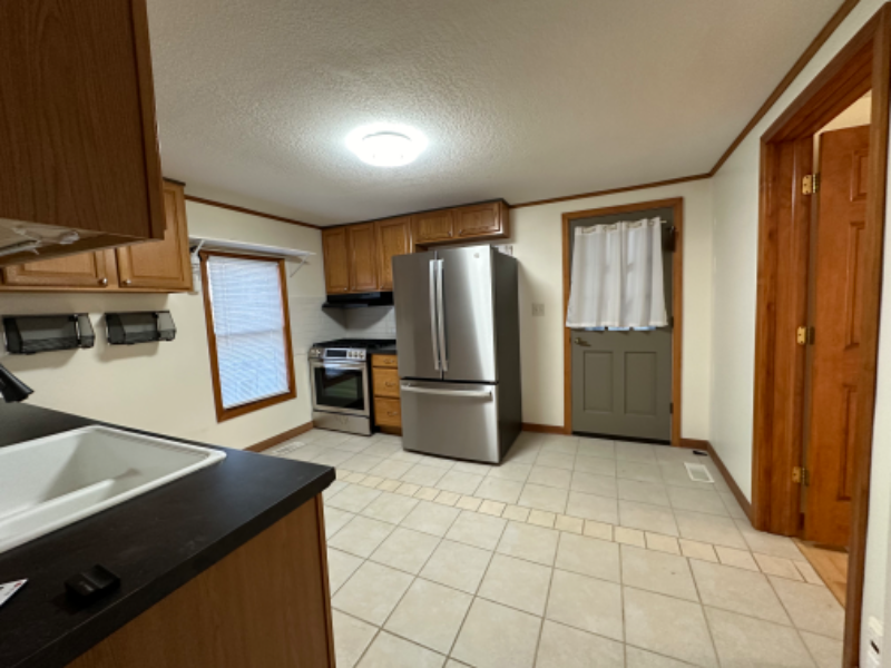 464 N Maple St - Photo 7 of 11