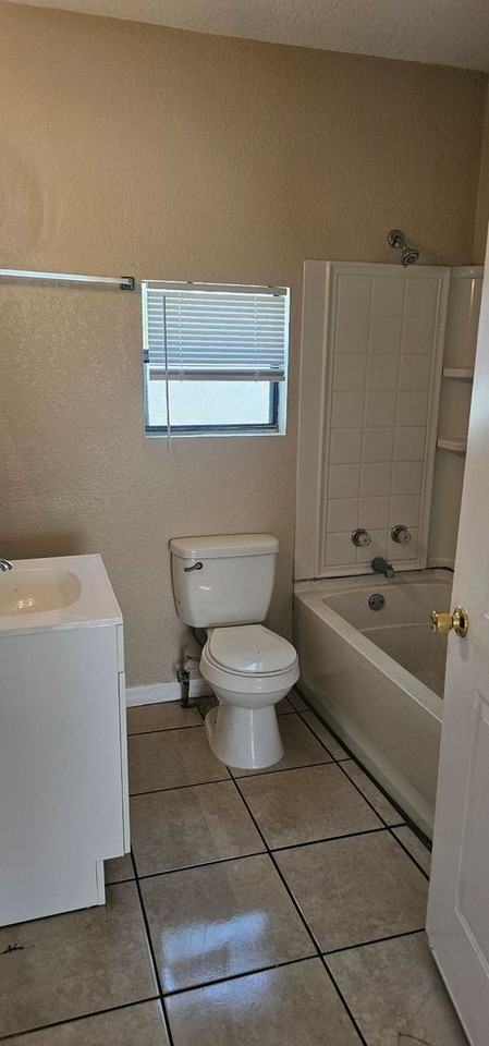 715 N Virginia Ave - Photo 2 of 6