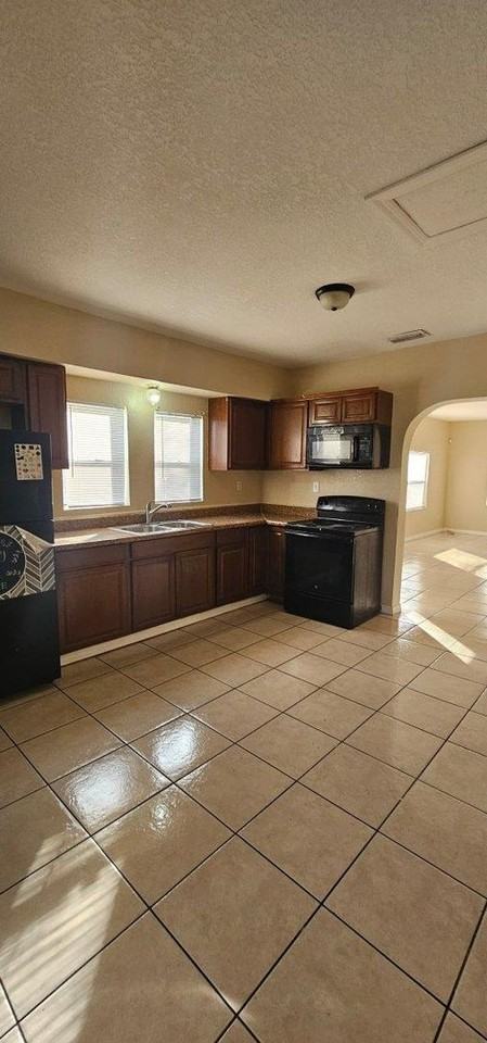 715 N Virginia Ave - Photo 4 of 6