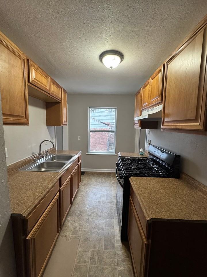 5134 University Ave - Photo 7 of 8