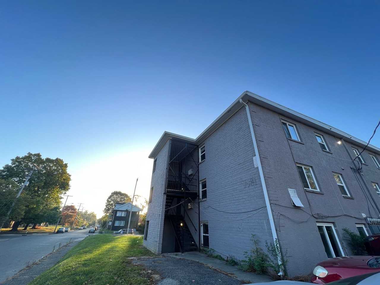 1581 E Mound St #1C - Photo 2 of 12