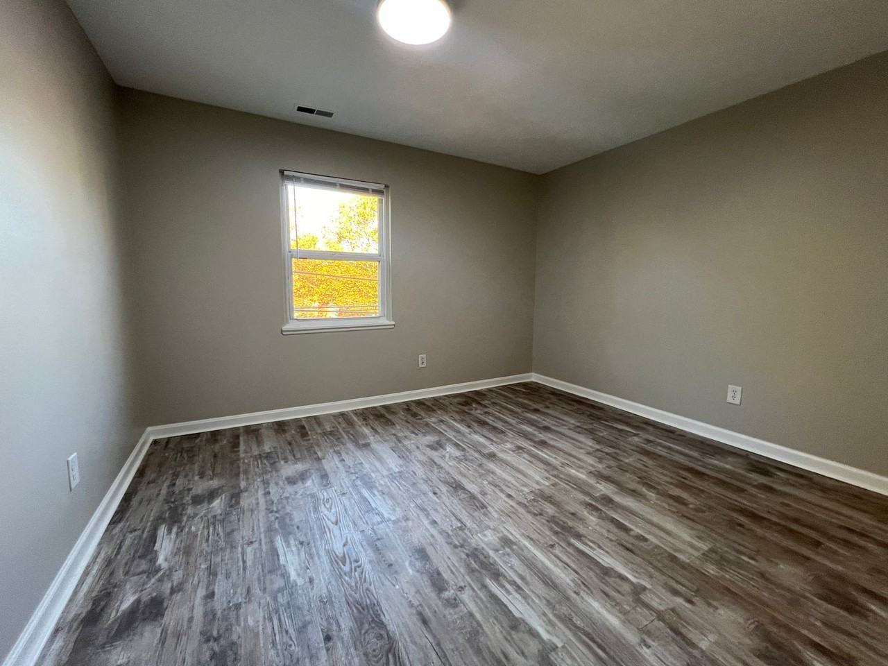 1581 E Mound St #1C - Photo 3 of 12