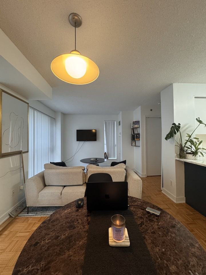 1033 Queen St W - Photo 2 of 11