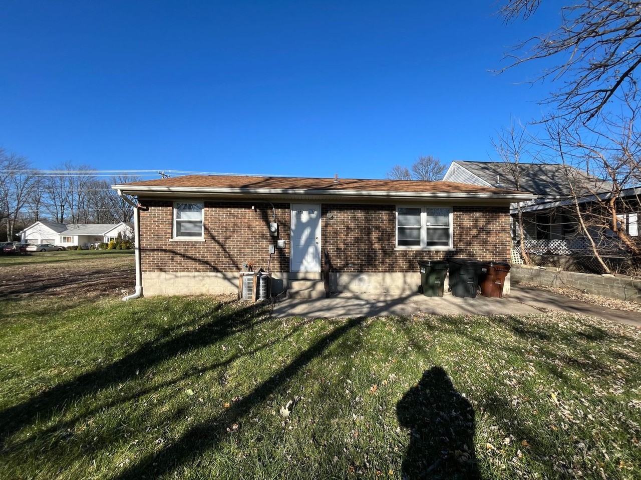 2401 Roosevelt Ave - Photo 2 of 10