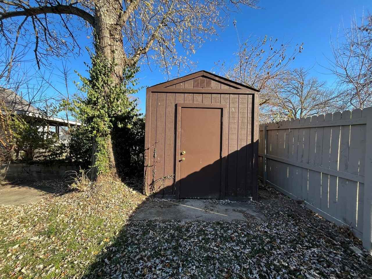 2401 Roosevelt Ave - Photo 3 of 10