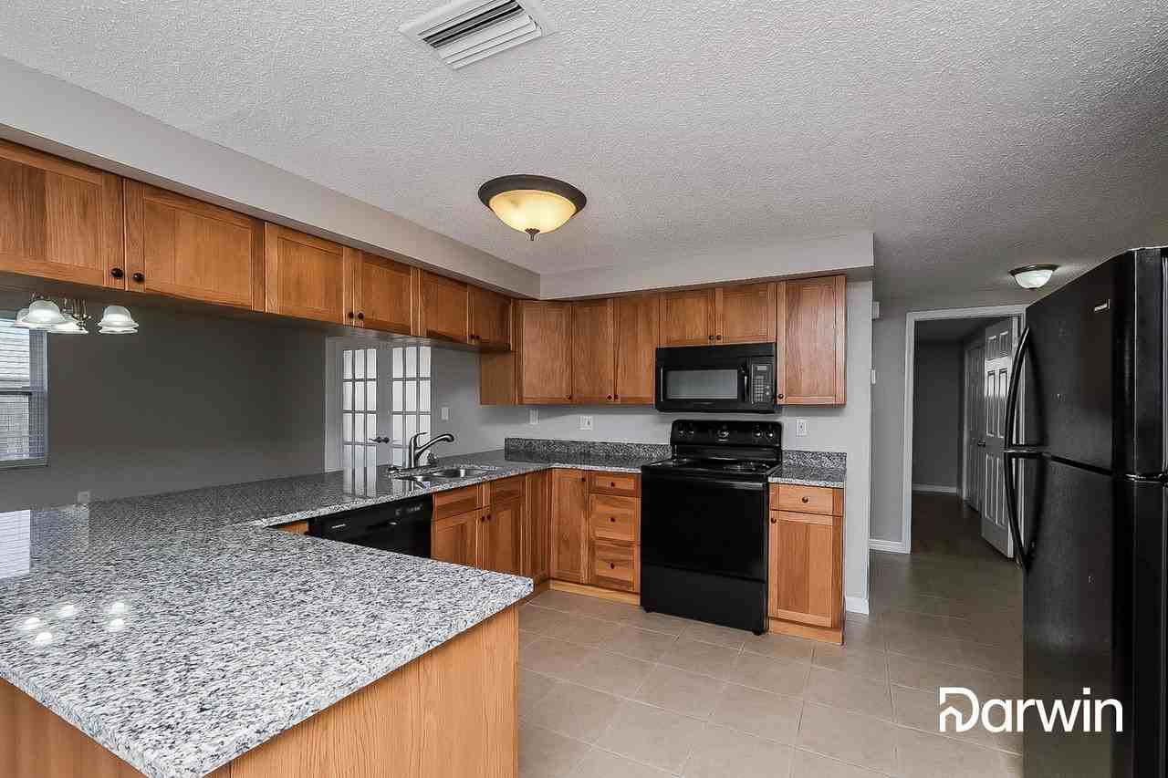 7821 Waterford St - Photo 2 of 15
