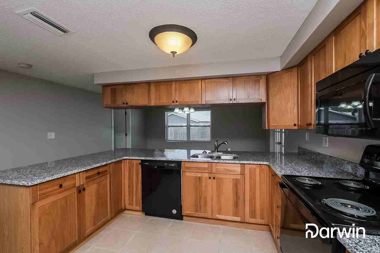7821 Waterford St - Photo 3 of 15