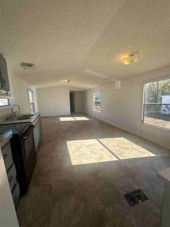 173 Nautilus St - Photo 2 of 5