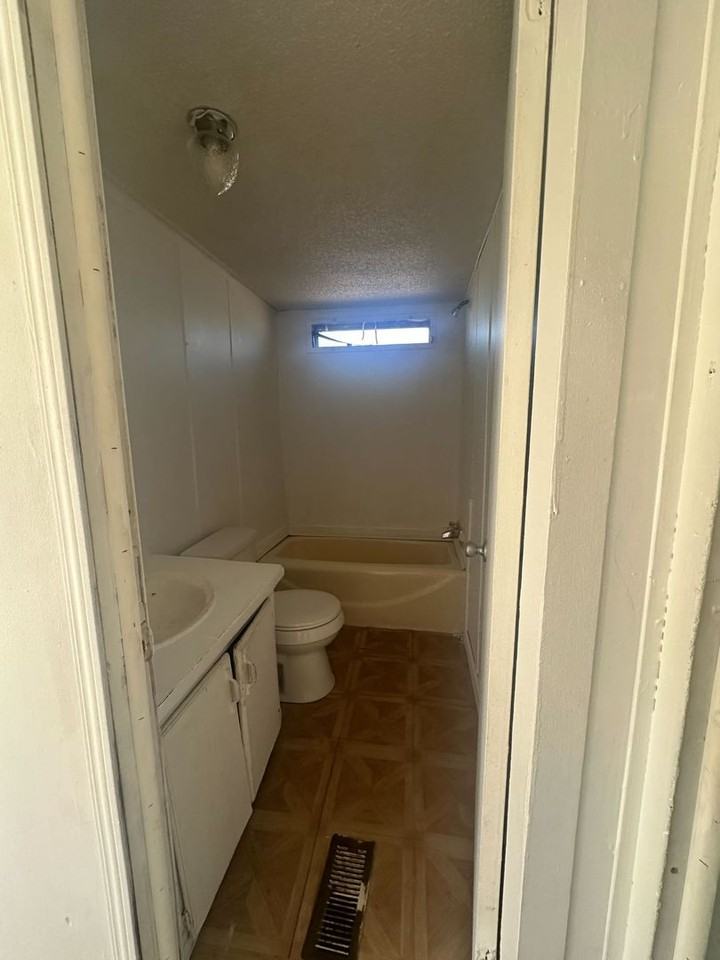 173 Nautilus St - Photo 3 of 5