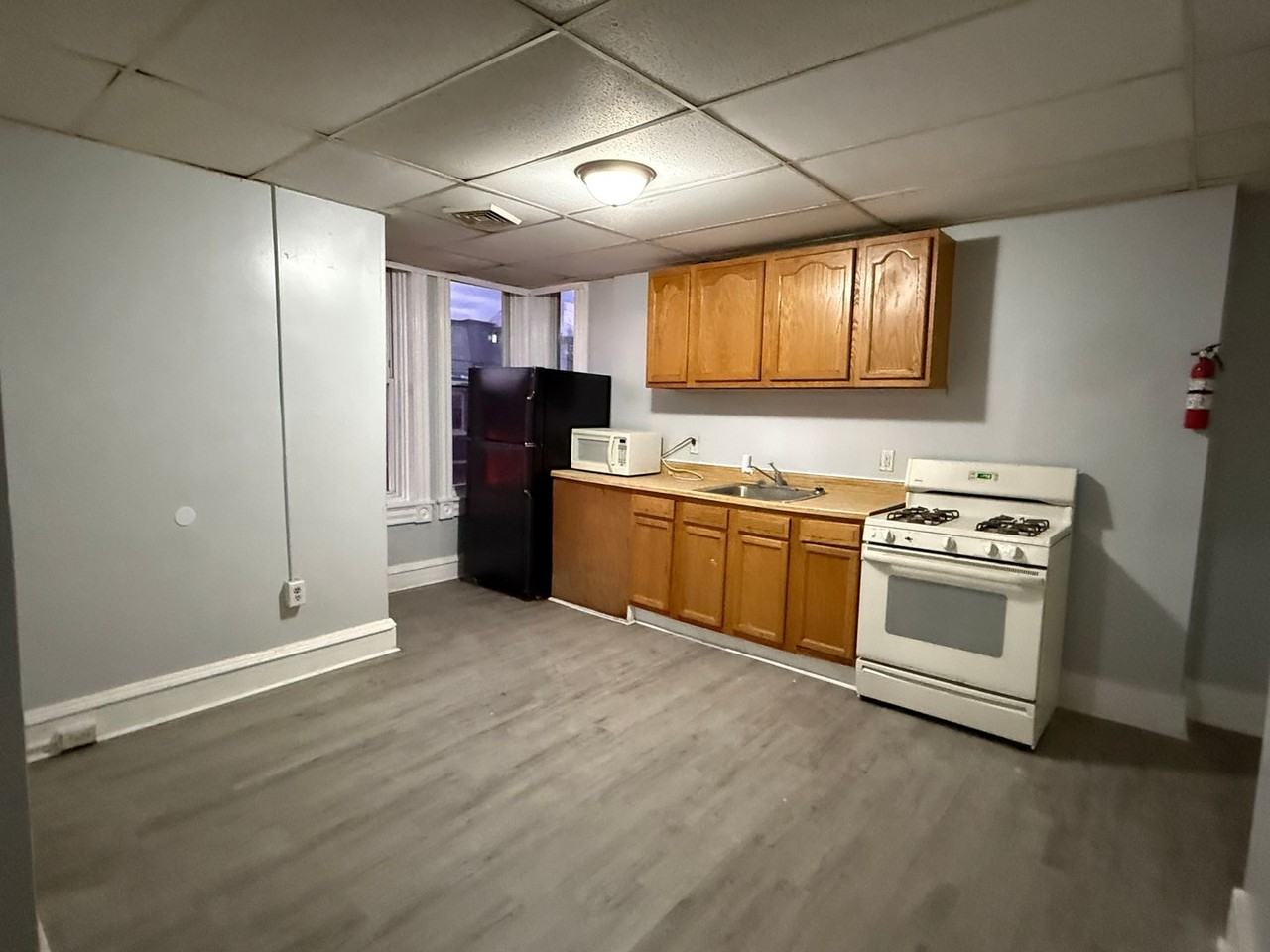 367 W Greenwich - Photo 3 of 14