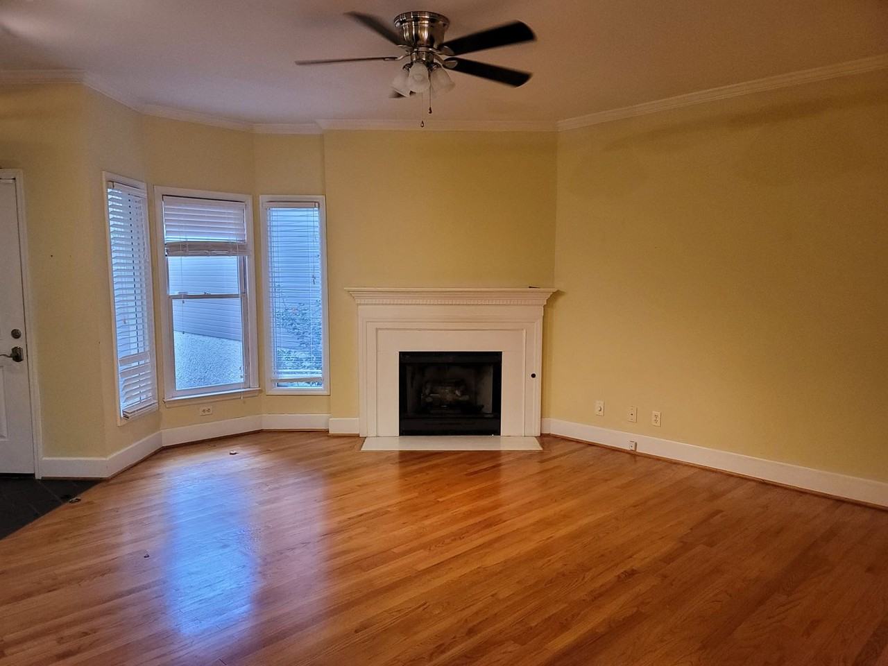 738 Victorian Pl - Photo 2 of 14