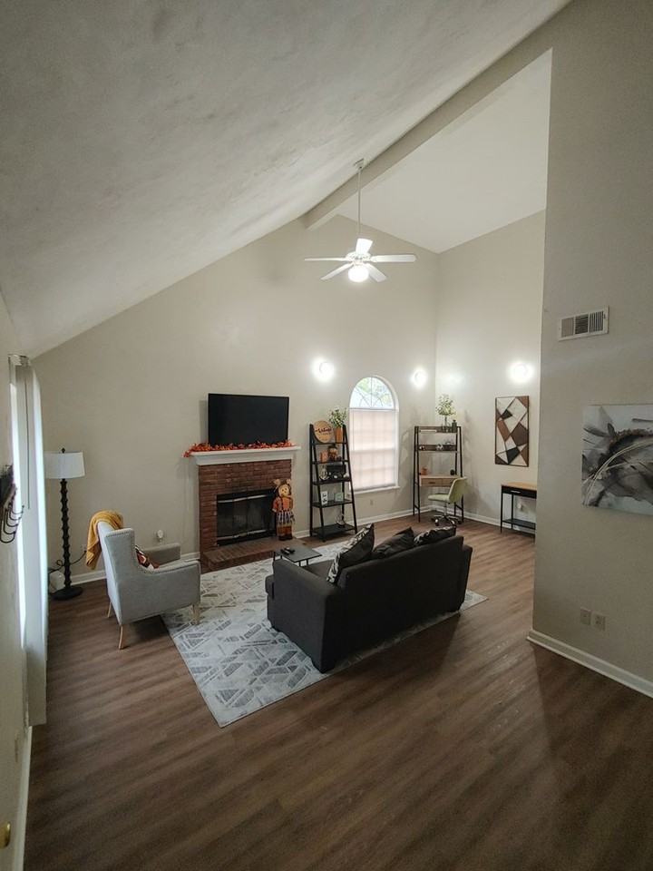 1926 Gina Dr - Photo 3 of 12